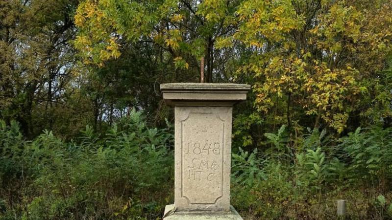Sokkoló és nehezen érthető, ami történt: ismét egy emlékmű esett áldozatul a vandalizmusnak hazánkban.
