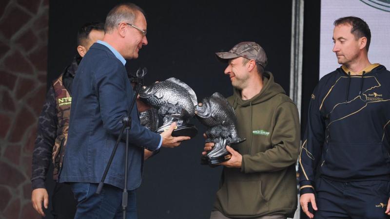 **Történelmi ízek és izgalmak a balatoni bojlis horgászversenyen (+ galéria)**

A Balaton partján megrendezett bojlis horgászverseny idén is a horgászat szerelmeseinek egyik legnagyobb eseménye volt. Az esemény nem csupán a halfogásról szólt, hanem a hagy