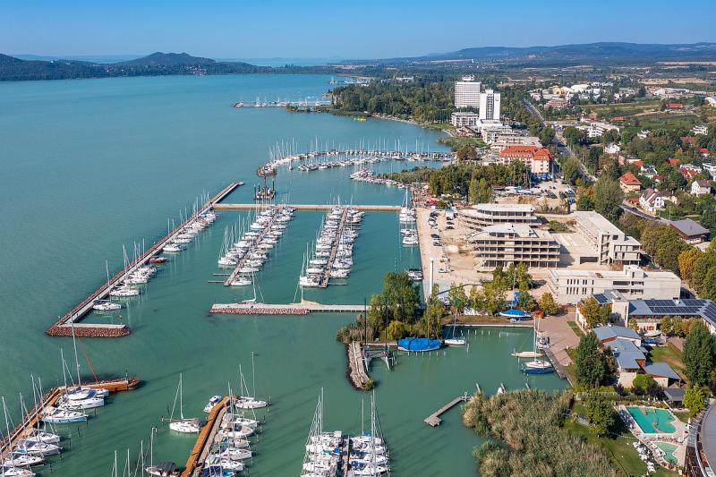 Most ingyenesen is lehetőség nyílik megmártózni a Balaton hűsítő vizében, érdemes figyelni a lehetőségeket!