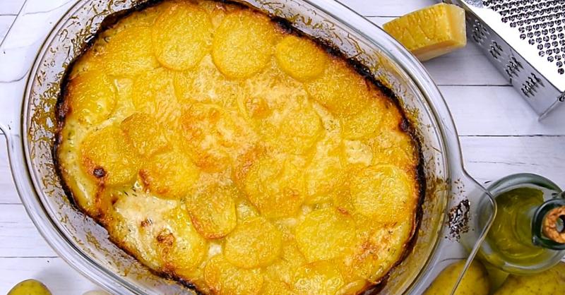 A rakott krumpli valóban átalakulhat gourmet élménnyé, ha francia ízvilággal gazdagítjuk! Képzelj el egy réteges fogást, ahol a burgonya mellett ínycsiklandó, fűszeres hús, krémes béchamel szósz és gazdag sajtok találkoznak. Az egész egy finoman pirított,