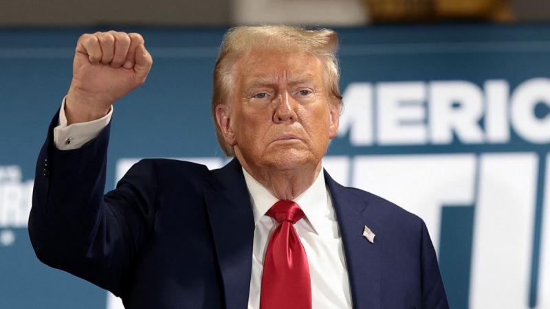 Trump ambíciója egy új globális gazdasági struktúra létrehozása, amely átalakítja a nemzetközi kereskedelmi és politikai viszonyokat.