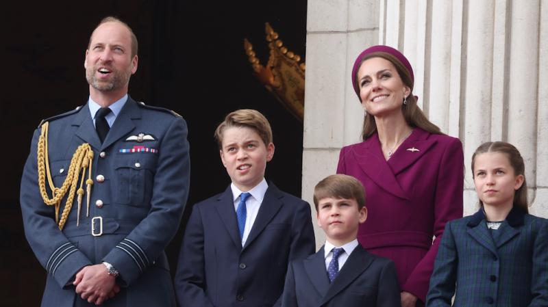 Ezért kerüli el reggelente a tükörbe nézést a brit királyi család.