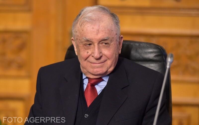 Ion Iliescu állapota javul, azonban továbbra is az intenzív osztályon ápolják.