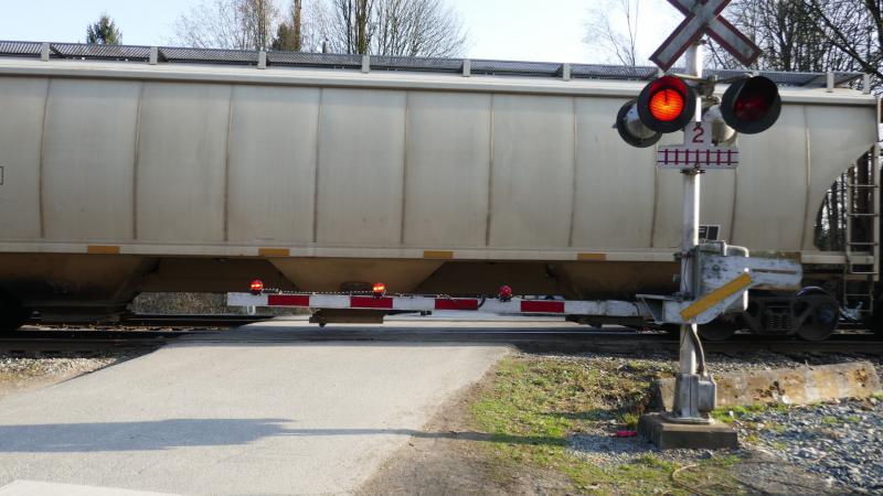 Ismételten megadta magát a MÁV a Balaton csodás víztükrénél.