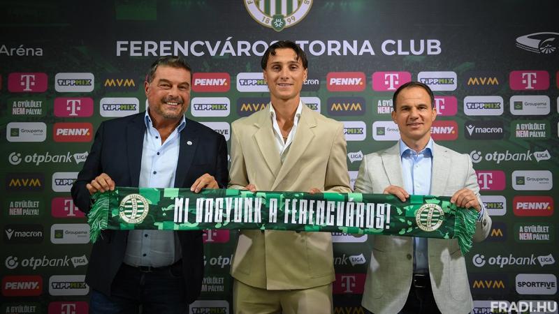 Újabb izgalmas hír a labdarúgás világából: a Ferencváros hivatalosan bejelentette, hogy leigazolta a Puskás Akadémia tehetséges 10-es játékosát. Az átigazolás új perspektívákat nyit a csapat számára, és a szurkolók már alig várják, hogy láthassák az új sz