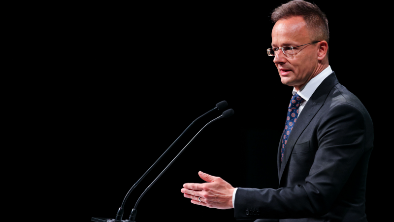 Szijjártó Péter nyilatkozott az Orbán Viktor által összehívott Védelmi Tanács ülését megelőzően.