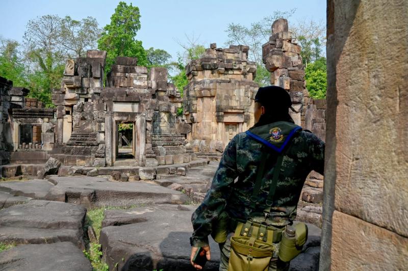 Thaiföld és Kambodzsa között régóta tartó feszültség forrása az ősi templomok öröksége, melyek körüli nézeteltérések súlyos következményekkel járhatnak. A konfliktusok középpontjában álló szentélyek nemcsak kulturális kincsek, hanem a két ország identitás