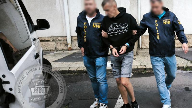 Európa egyik legkeresettebb bűnözőjét, akit szexuális erőszak miatt köröztek, Magyarországon sikerült elfogni. A híresztelések szerint a férfi több országban is elkövetett bűncselekményeket, és a hatóságok hosszú hónapok óta nyomoztak utána. Az elfogásról
