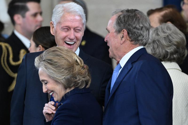 A Clinton család is tanúként szerepel a Jeffrey Epstein ügyét kivizsgáló bizottság előtt.