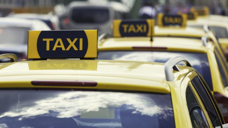 A fővárosi taxipiacot titokzatos fantomcégek dominálják: ez a módszerük, amellyel egyszerre verik át a sofőröket és az állami hatóságokat.