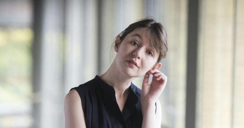 Sally Rooney akár letartóztatásra is számíthat, mivel a műveiből származó bevételeit egy terroristának minősített szervezetnek ajánlotta fel.