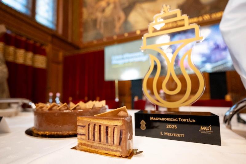 Mától kezdve Miskolcon is beszerezhető az idei Ország Tortája – felfedjük, hol találhatjátok!