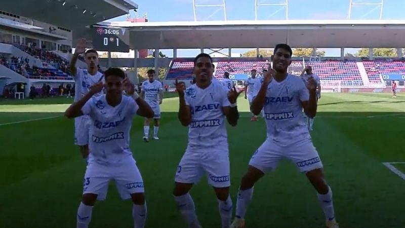 A brazil játékosok igencsak fergeteges hangulatban szambáztak a magyar tábor előtt, ami nem csupán szórakoztató, hanem meglehetősen provokatív is volt. Az öltözőben pedig nem maradt el a feszültség, hiszen az eset után komolyabb nézeteltérések is kialakul
