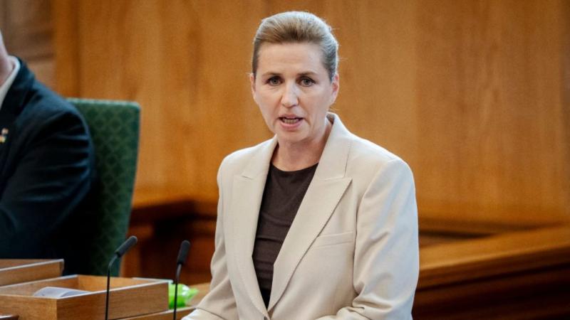 Dániában javaslat született arra, hogy a 15 év alatti fiatalok számára megtiltsák a TikTok és más közösségi média platformok használatát. A döntés mögött az áll, hogy a hatóságok aggódnak a gyermekek online biztonsága és mentális egészsége miatt. A cél, h