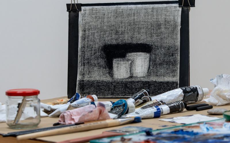 Mayer Éva művésztelepén inspiráló alkotások jönnek létre, amelyek új perspektívákat nyitnak meg a látogatók előtt.