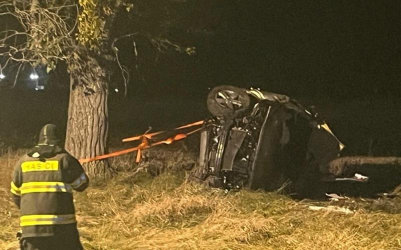 Két ember életét vesztette egy tragikus autóbaleset során a Dunaszerdahely és Pódafa közötti kereszteződésnél.