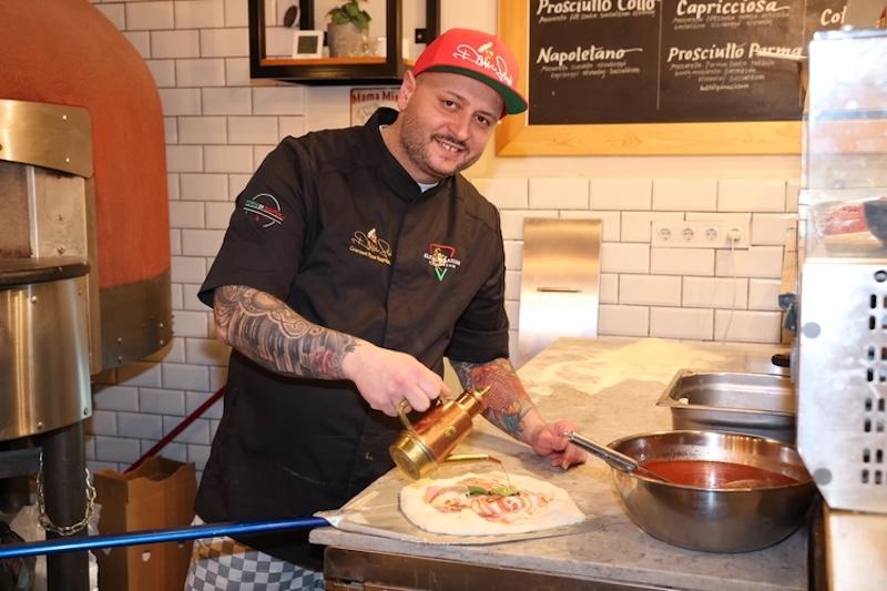 Miskolc városából a világ legrangosabb pizzamesterei közé emelkedett Damu László, aki a legjobb pizzakészítők között szerzett elismerést.