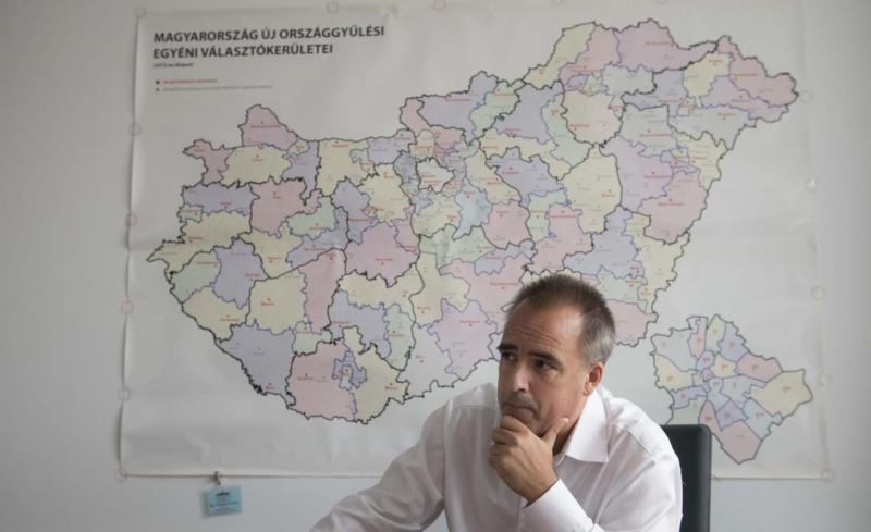 Török Gábor a Magyar Péterről készült AI által generált fotók kapcsán megjegyezte: 